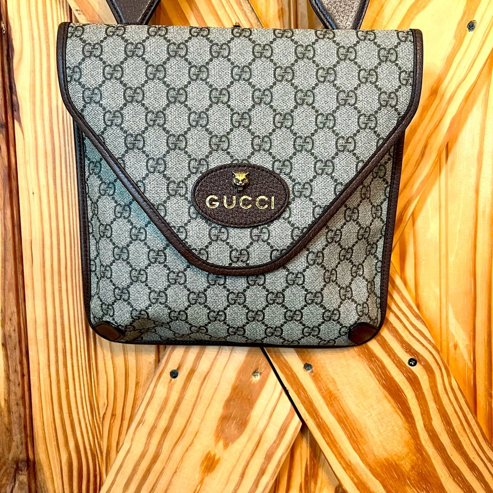 Authentic Gucci Neo Vintage GG Medium Messenger crossbody